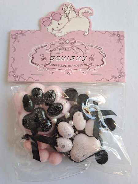 ايد قطه صغير